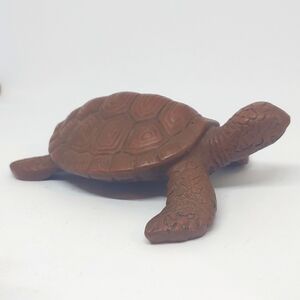VTG Red Mill Realistic Brown Sea Turtle Wood Like Look Solid Pecan Resin Signed